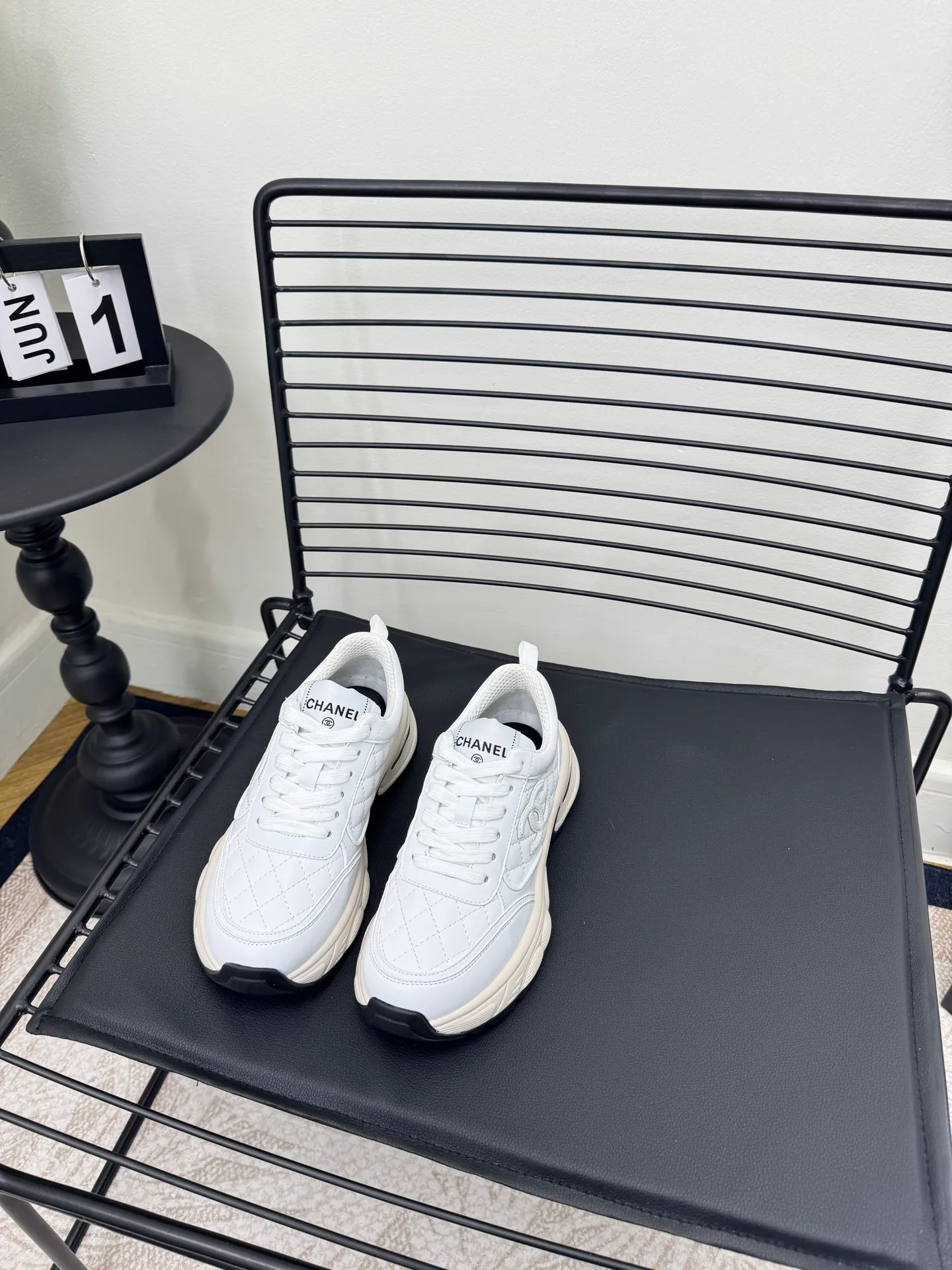 Men's men's shoes P660! Size: 35-41 Chanel 25C new Chanel sports and casual shoes. Versatile white shoes. You can’t go wrong with the styles. The contrasting colors are full of vitality. The logo embossed on the side is very delicate on the feet. The upper is made of original customized materials. The original outsole.